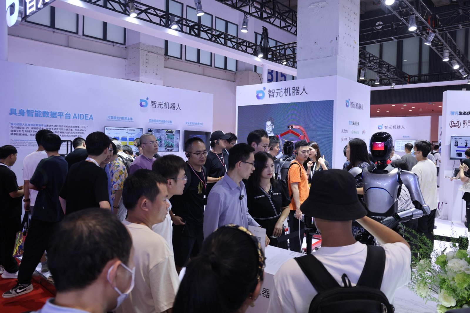 乐天使机器人亮相世界机器人大会WRC