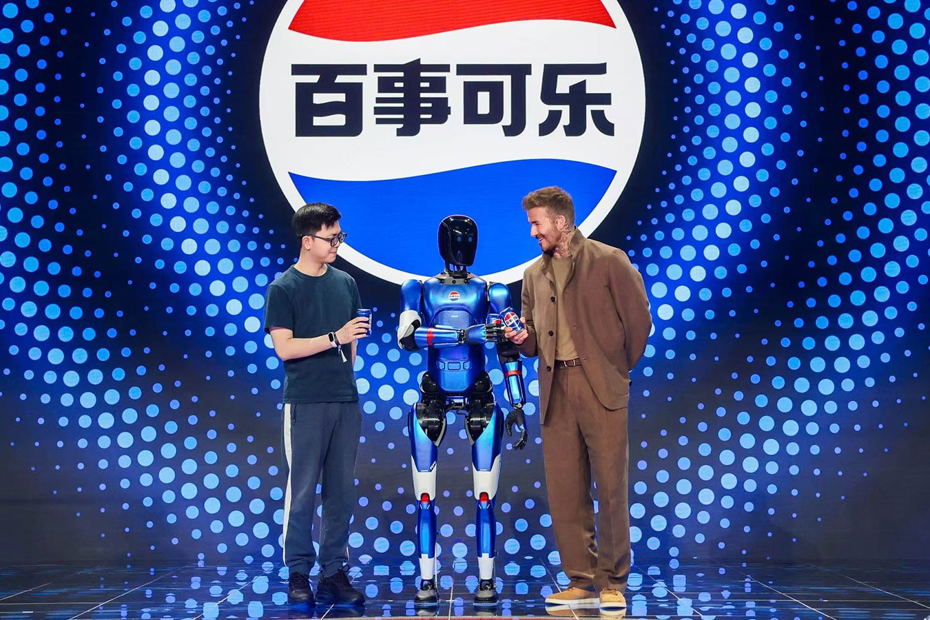 乐天使机器人携手百事中国共创“百事蓝宝” 共燃渴望新章